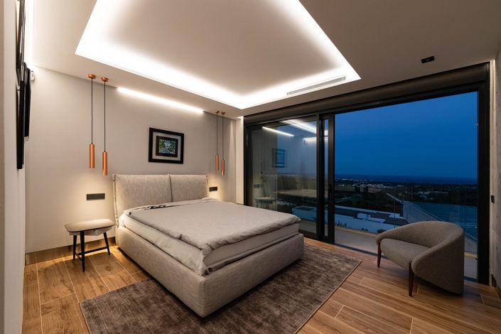 Image No.12-5 Bed Property for sale