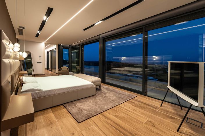 Image No.13-5 Bed Property for sale