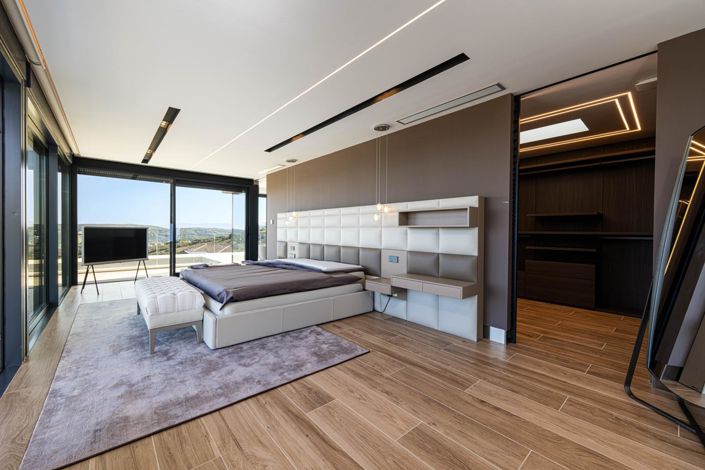 Image No.7-5 Bed Property for sale