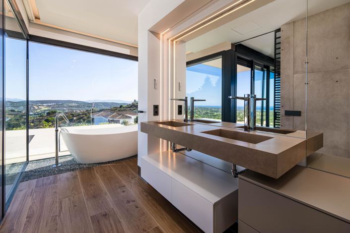 Image No.9-5 Bed Property for sale