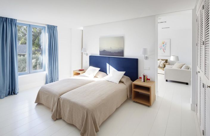 Image No.22-5 Bed Property for sale