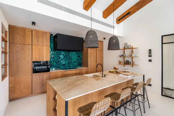 Image No.10-5 Bed Property for sale