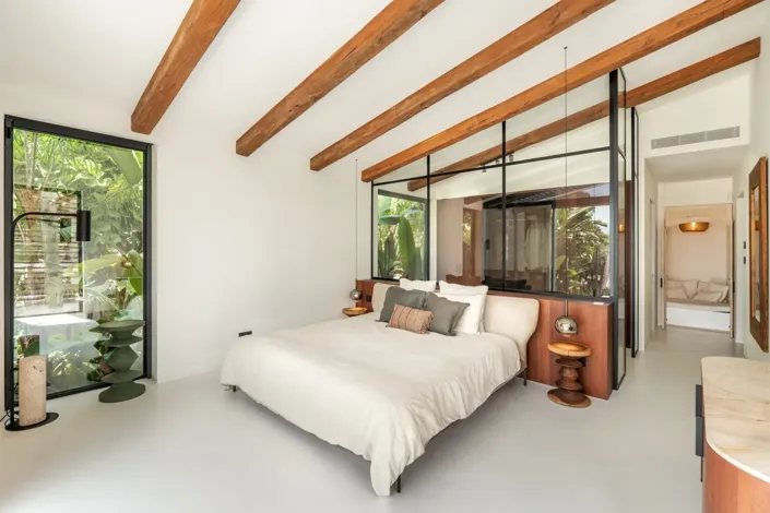 Image No.11-5 Bed Property for sale