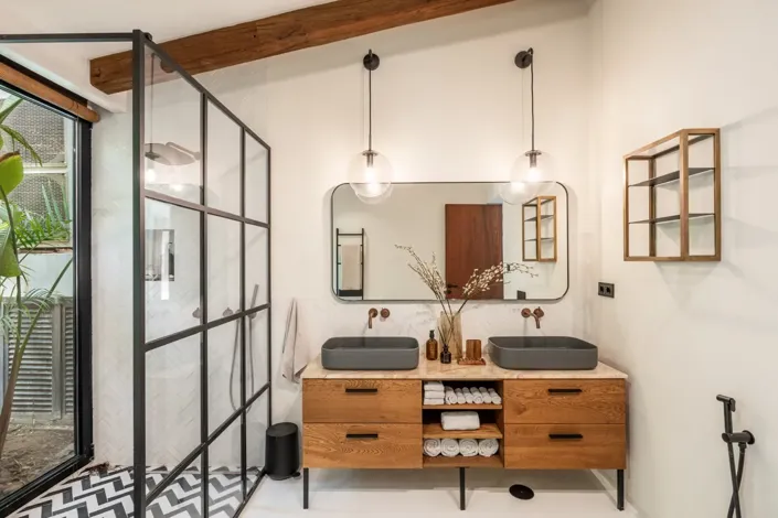 Image No.12-5 Bed Property for sale