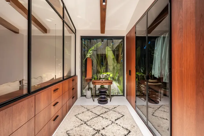 Image No.13-5 Bed Property for sale