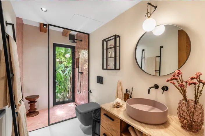 Image No.19-5 Bed Property for sale