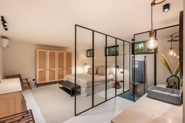 Image No.21-5 Bed Property for sale