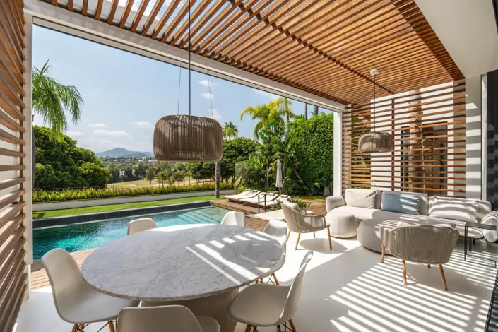 Image No.28-5 Bed Property for sale