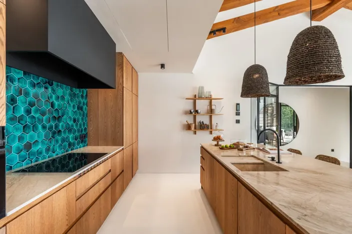 Image No.8-5 Bed Property for sale