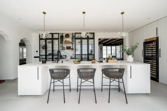 Image No.4-4 Bed Property for sale