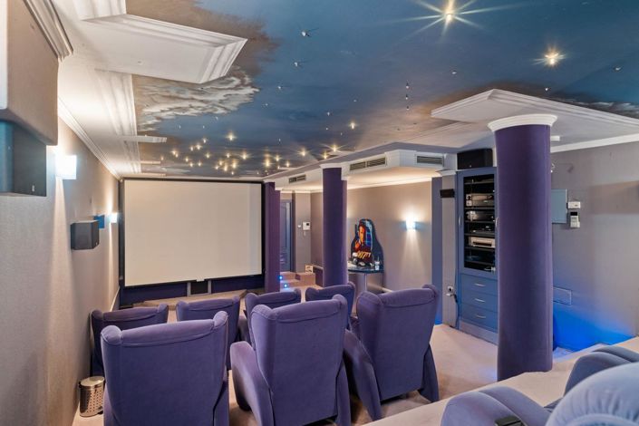 Image No.11-6 Bed Property for sale