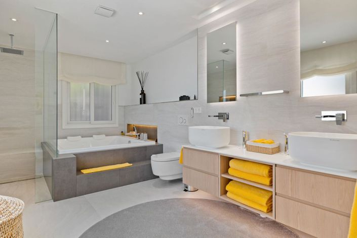 Image No.14-6 Bed Property for sale