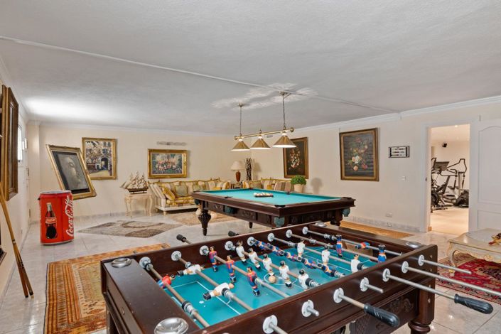 Image No.15-6 Bed Property for sale