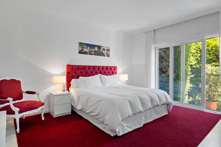 Image No.16-6 Bed Property for sale