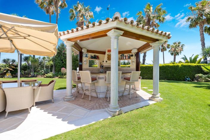 Image No.20-6 Bed Property for sale