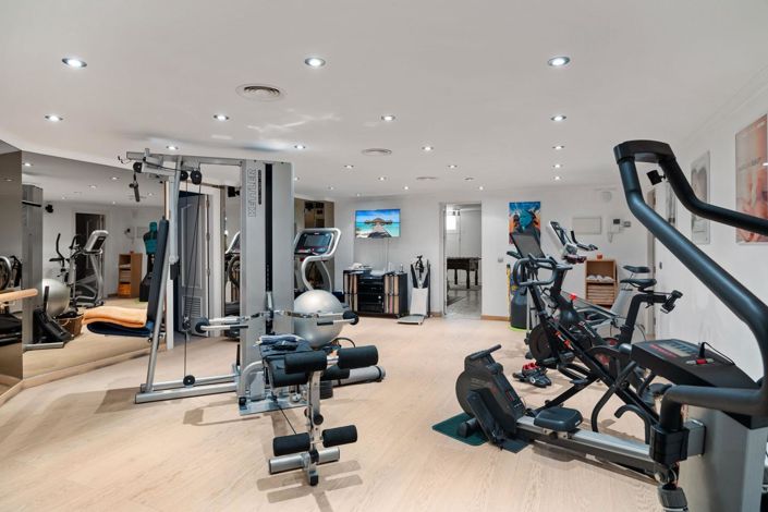 Image No.6-6 Bed Property for sale