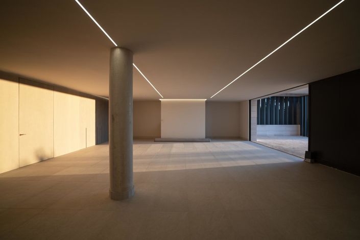 Image No.15-6 Bed Property for sale