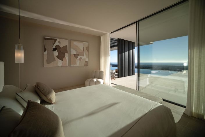 Image No.26-6 Bed Property for sale