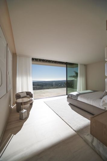 Image No.27-6 Bed Property for sale