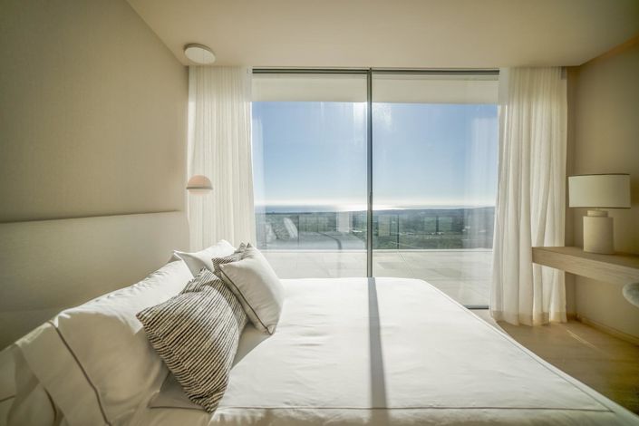 Image No.28-6 Bed Property for sale