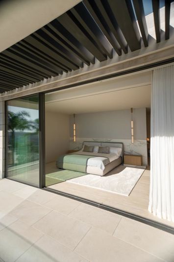 Image No.40-6 Bed Property for sale