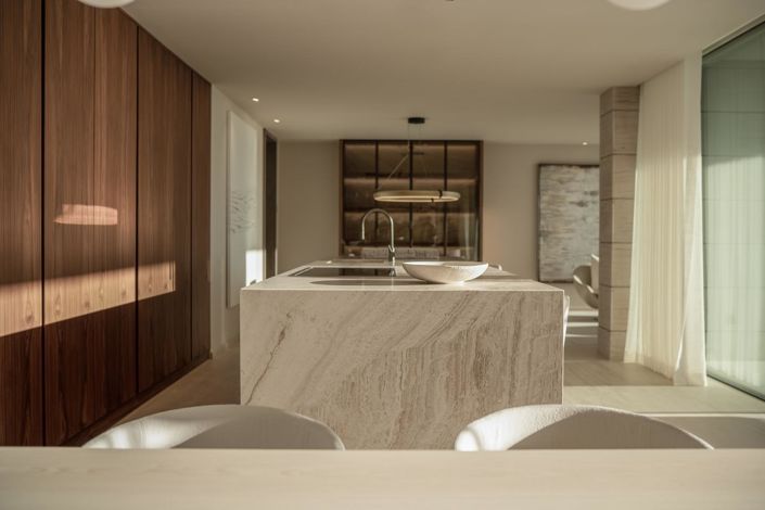 Image No.53-6 Bed Property for sale