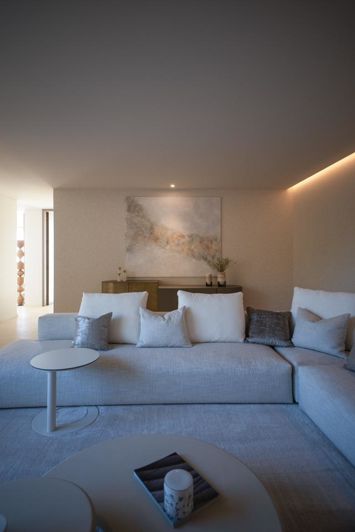 Image No.54-6 Bed Property for sale