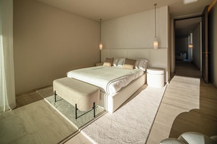 Image No.8-6 Bed Property for sale