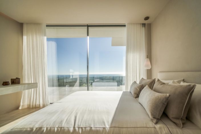 Image No.9-6 Bed Property for sale