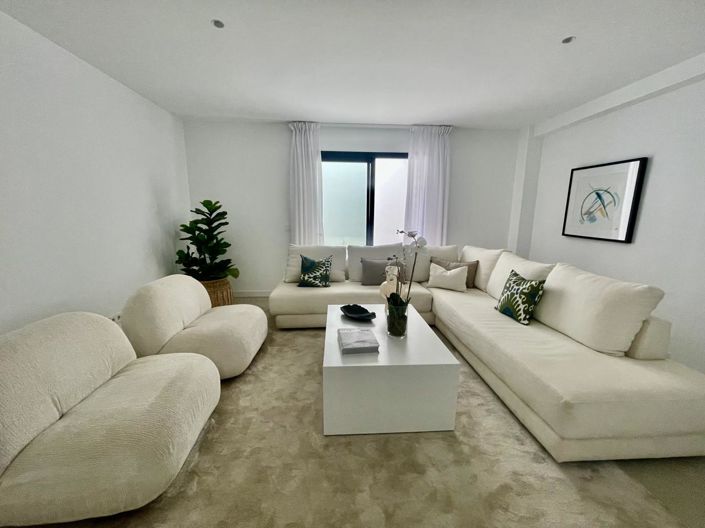 Image No.20-3 Bed Property for sale