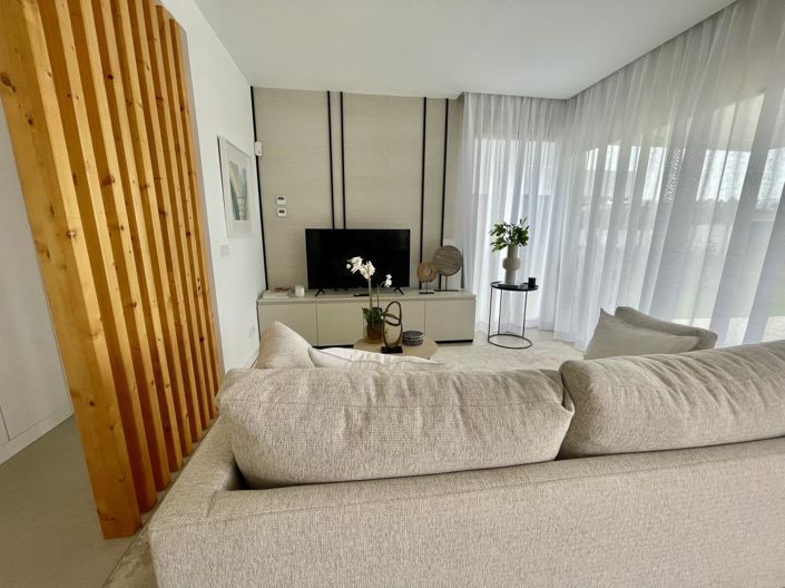 Image No.6-3 Bed Property for sale