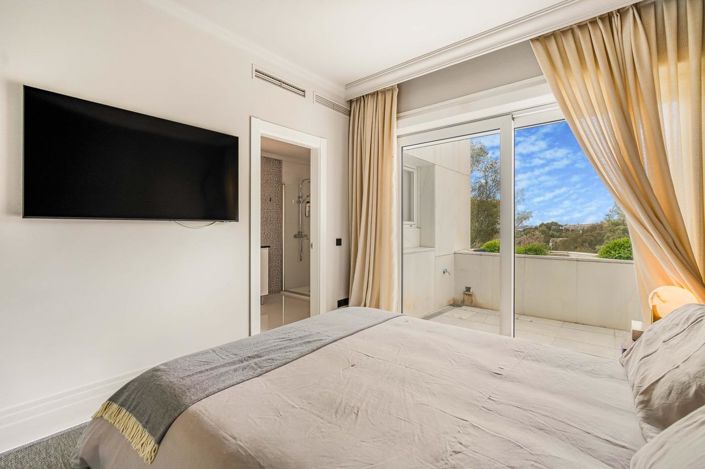 Image No.48-4 Bed Property for sale