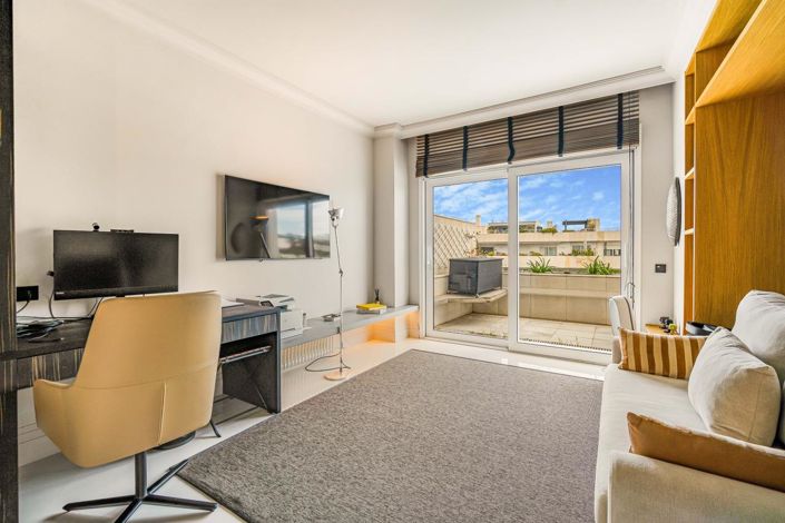 Image No.52-4 Bed Property for sale