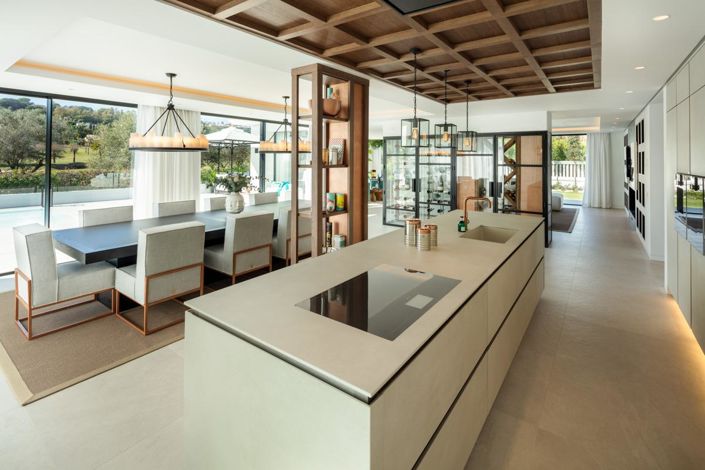 Image No.16-5 Bed Property for sale