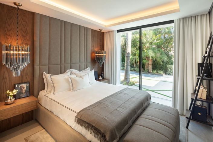 Image No.21-5 Bed Property for sale