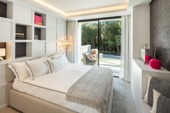 Image No.26-5 Bed Property for sale