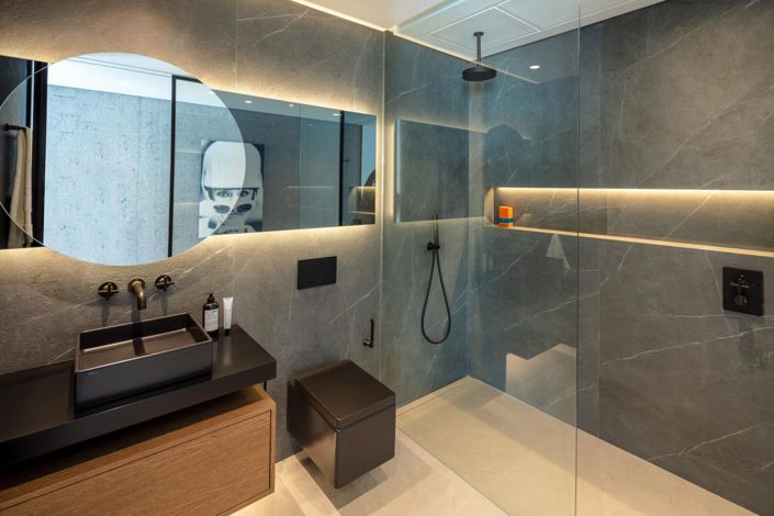 Image No.27-5 Bed Property for sale