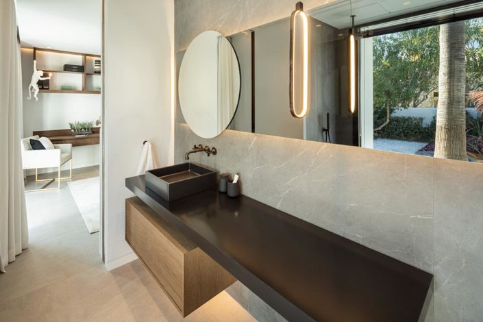 Image No.28-5 Bed Property for sale