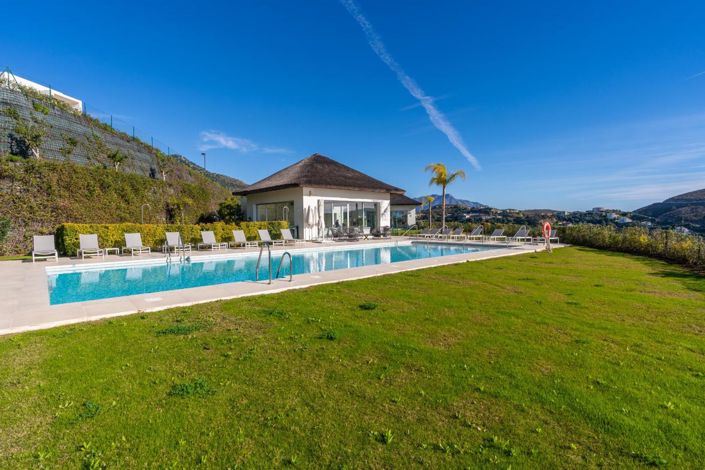 Image No.10-3 Bed Property for sale