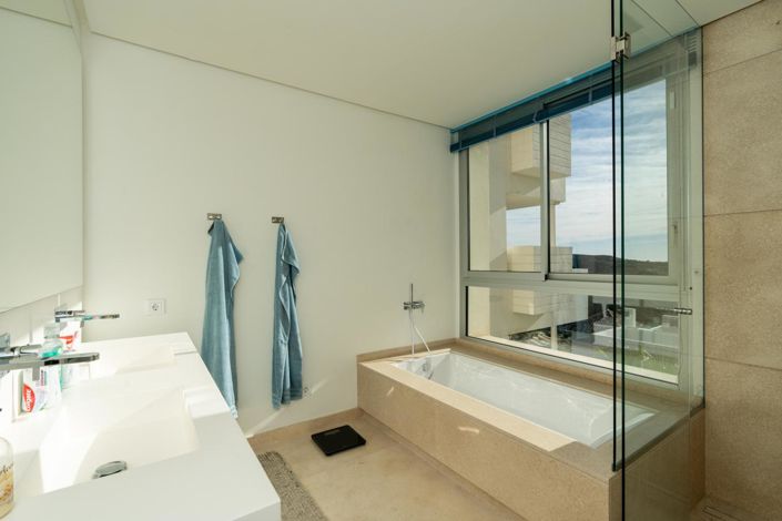 Image No.37-3 Bed Property for sale