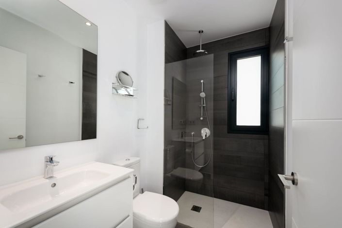 Image No.13-4 Bed Property for sale