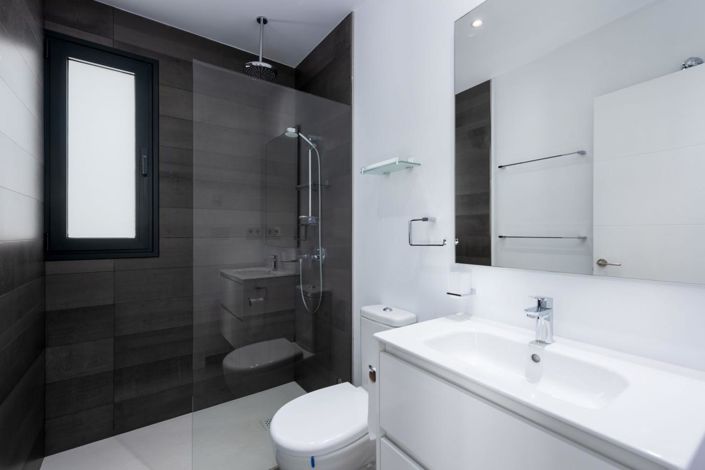 Image No.17-4 Bed Property for sale