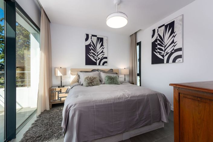 Image No.30-4 Bed Property for sale