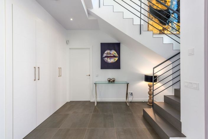 Image No.32-4 Bed Property for sale