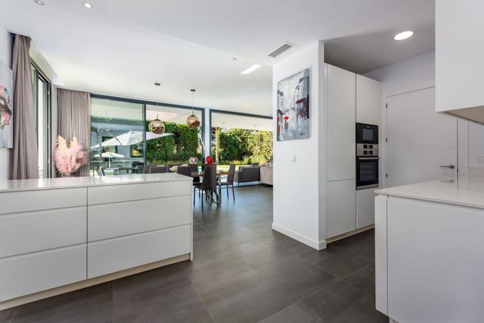 Image No.38-4 Bed Property for sale