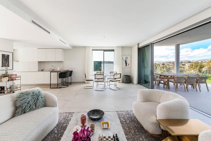 Image No.19-3 Bed Property for sale