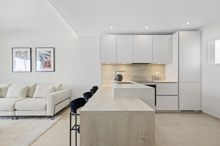 Image No.10-3 Bed Property for sale