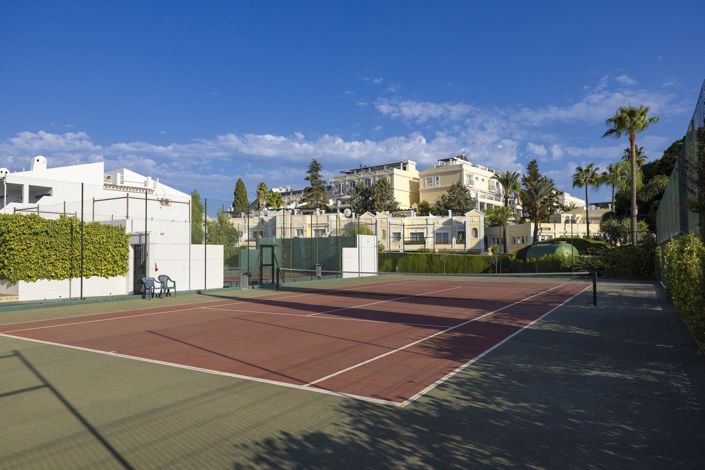 Image No.6-3 Bed Property for sale