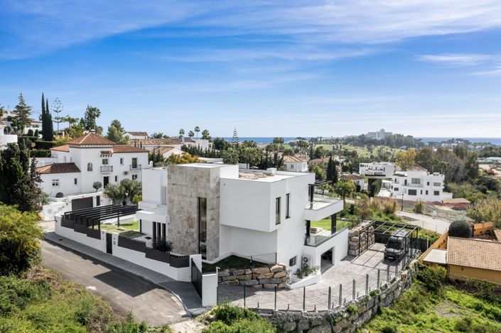 Image No.12-4 Bed Property for sale