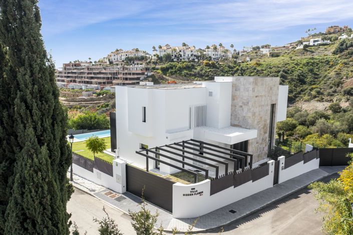 Image No.15-4 Bed Property for sale